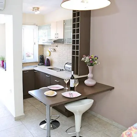 Ana Apartamento *